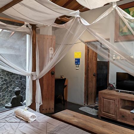 Astuti Gallery Homestay Yogyakarta Exterior foto